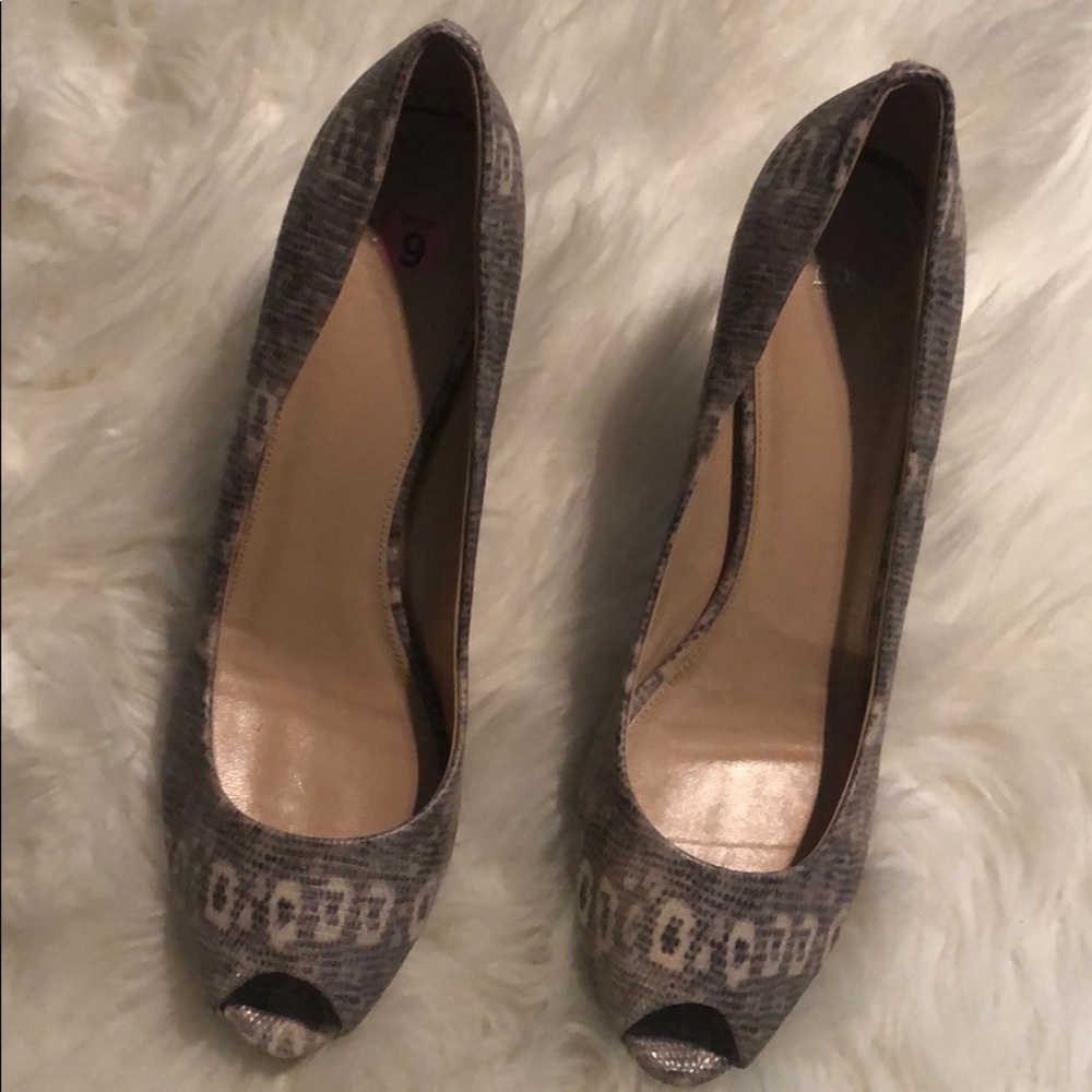 Hugo Boss size 9 leather heels